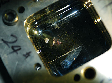 <a href='http://m.gfjxwh.cn/product/3.htm' class='text_a'>模具激光焊機(jī)</a>修復(fù)鏡面模具效果